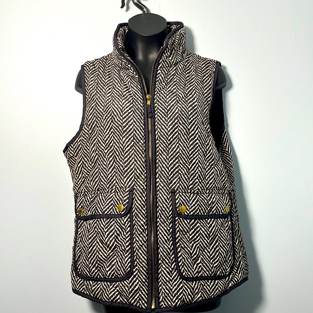 • Dry Goods Chevron Vest Black and White